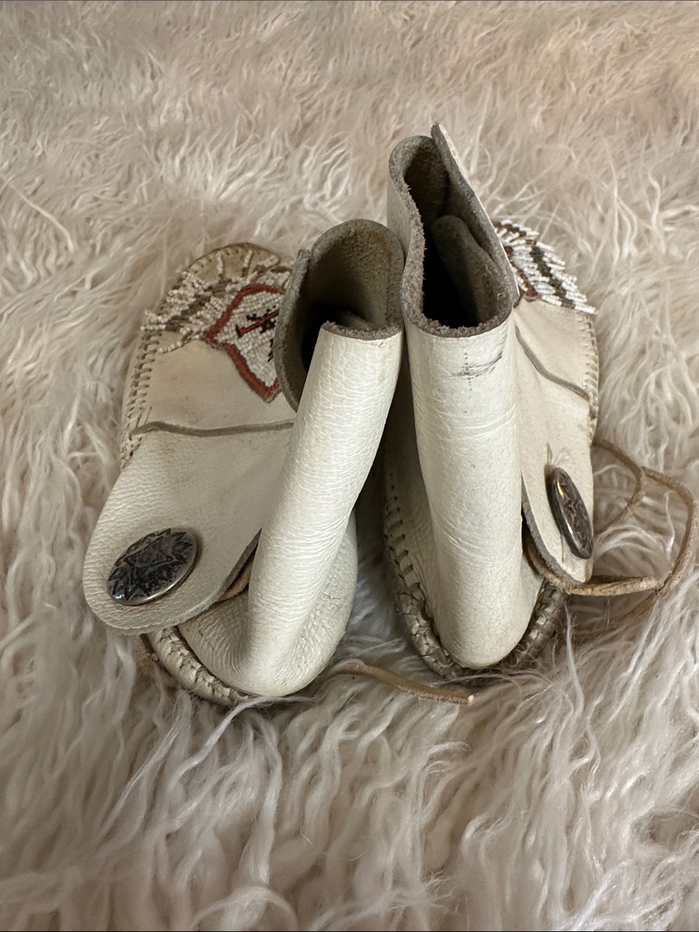 Handmade vintage Minnetonka Beaded White Leather Moccasins 6.5 - Picture 2 of 5